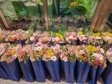 ご卒業おめでとうございます｜「花里」　（神奈川県逗子市の花キューピット加盟店 花屋）のブログ